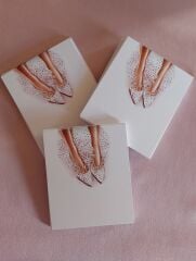 350 gram 1. Sınıf Kuşe Kağıt - 8 Cm * 9.5 Cm - Bijuteri Ürün Tanıtım Kartı - 090