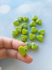 Fıstık Yeşil Renk Gözlü Kalp Boncuk - 011