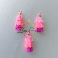 3 cm Neon Pembe 3 Katlı Püskül Takı Aksesuarı 1 Adet