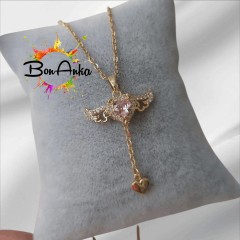 Melek Kanatlı Hareketli Pembe Taşlı Çelik Kolye